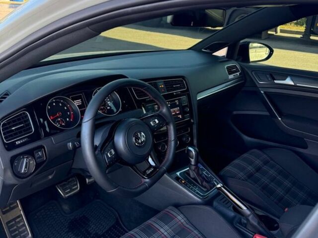 Білий Фольксваген Гольф, об'ємом двигуна 2 л та пробігом 98 тис. км за 17500 $, фото 11 на Automoto.ua