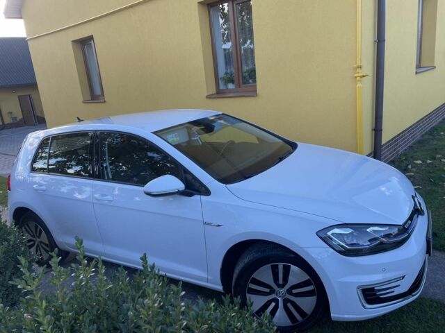 Белый Фольксваген Гольф, объемом двигателя 0 л и пробегом 92 тыс. км за 15299 $, фото 4 на Automoto.ua