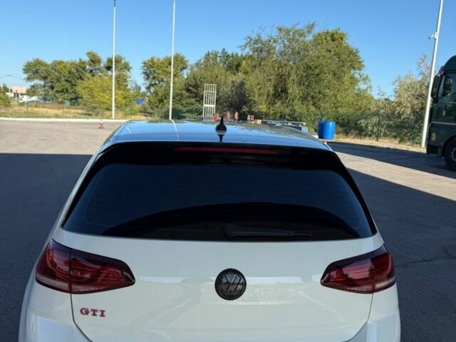 Білий Фольксваген Гольф, об'ємом двигуна 2 л та пробігом 98 тис. км за 17500 $, фото 6 на Automoto.ua