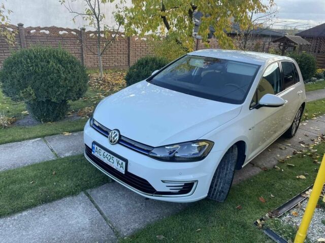 Белый Фольксваген Гольф, объемом двигателя 0 л и пробегом 92 тыс. км за 15299 $, фото 3 на Automoto.ua