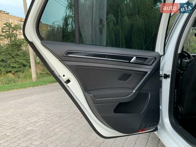 Білий Фольксваген Гольф, об'ємом двигуна 1.4 л та пробігом 93 тис. км за 18888 $, фото 47 на Automoto.ua