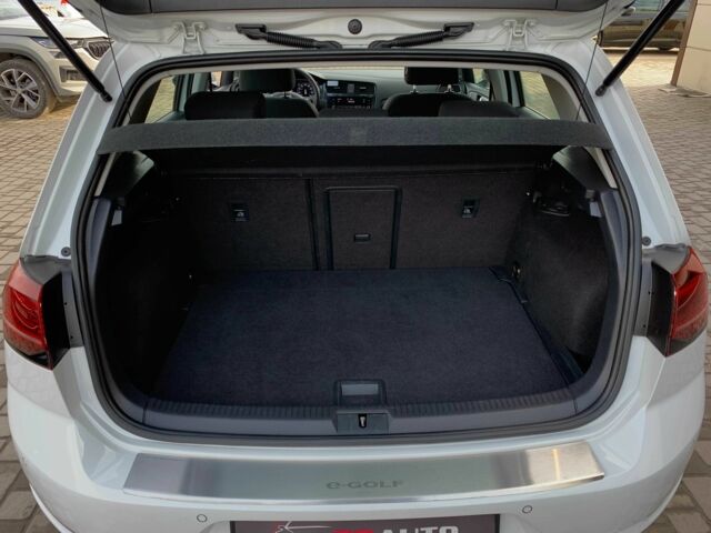 Белый Фольксваген Гольф, объемом двигателя 0 л и пробегом 73 тыс. км за 13955 $, фото 13 на Automoto.ua