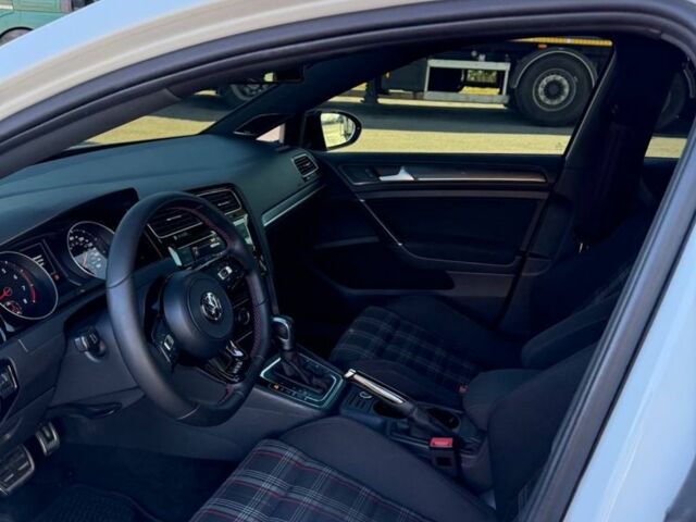 Білий Фольксваген Гольф, об'ємом двигуна 2 л та пробігом 98 тис. км за 17500 $, фото 8 на Automoto.ua