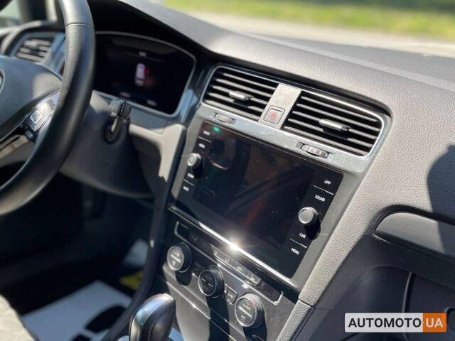 Белый Фольксваген Гольф, объемом двигателя 1.4 л и пробегом 52 тыс. км за 22500 $, фото 14 на Automoto.ua