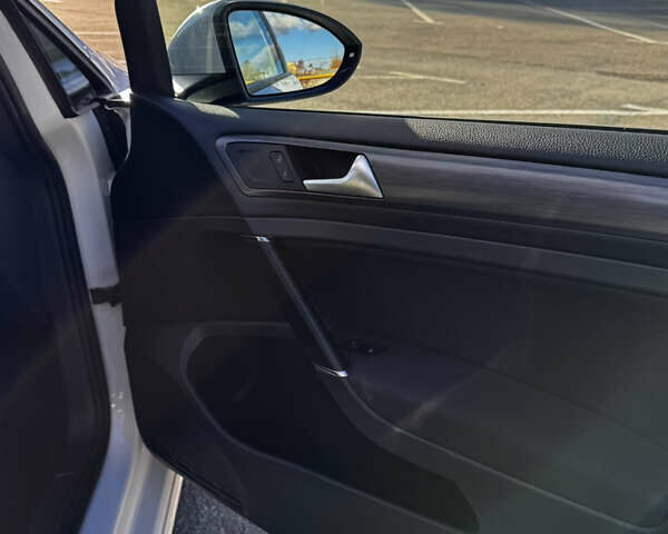 Білий Фольксваген Гольф, об'ємом двигуна 1.4 л та пробігом 95 тис. км за 19000 $, фото 16 на Automoto.ua