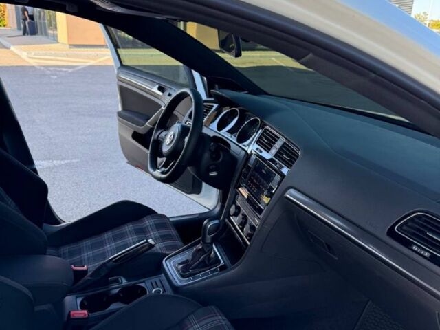 Білий Фольксваген Гольф, об'ємом двигуна 2 л та пробігом 98 тис. км за 17500 $, фото 9 на Automoto.ua