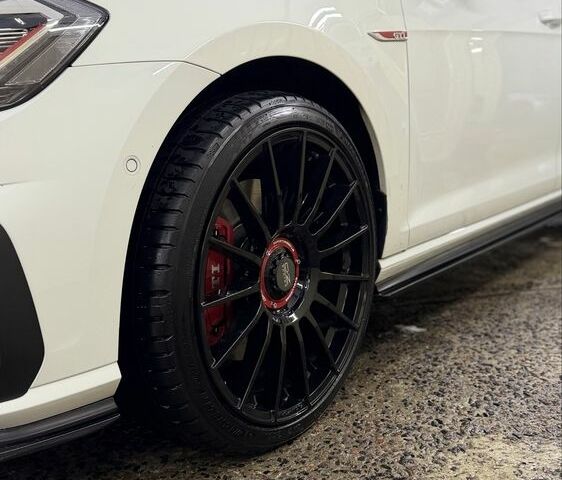 Белый Фольксваген Гольф, объемом двигателя 2 л и пробегом 83 тыс. км за 28200 $, фото 5 на Automoto.ua