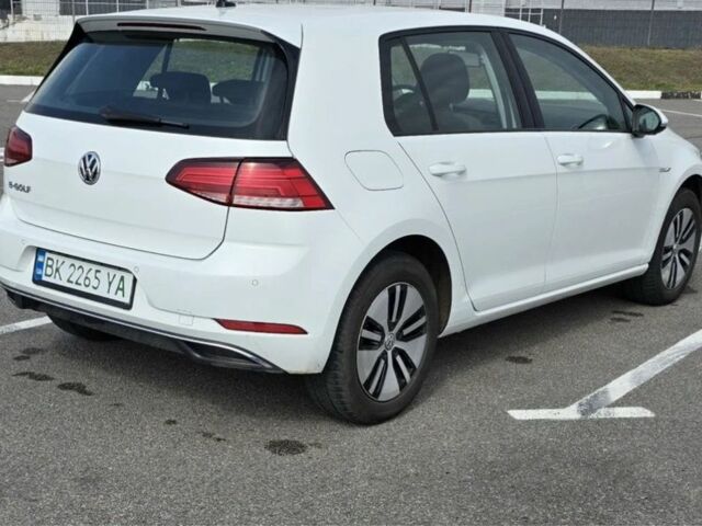 Белый Фольксваген Гольф, объемом двигателя 0 л и пробегом 97 тыс. км за 14400 $, фото 1 на Automoto.ua