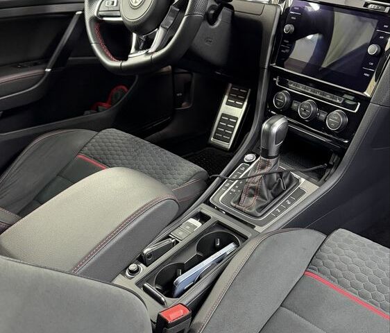 Белый Фольксваген Гольф, объемом двигателя 2 л и пробегом 83 тыс. км за 28200 $, фото 11 на Automoto.ua