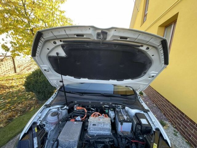 Белый Фольксваген Гольф, объемом двигателя 0 л и пробегом 92 тыс. км за 15299 $, фото 2 на Automoto.ua