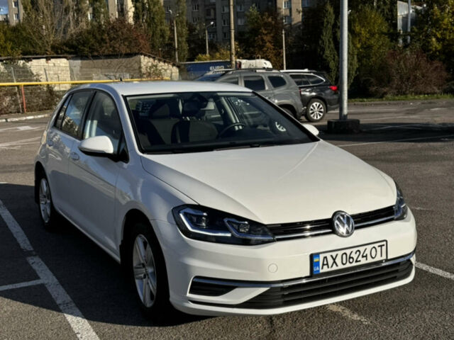 Белый Фольксваген Гольф, объемом двигателя 1.4 л и пробегом 95 тыс. км за 13999 $, фото 2 на Automoto.ua