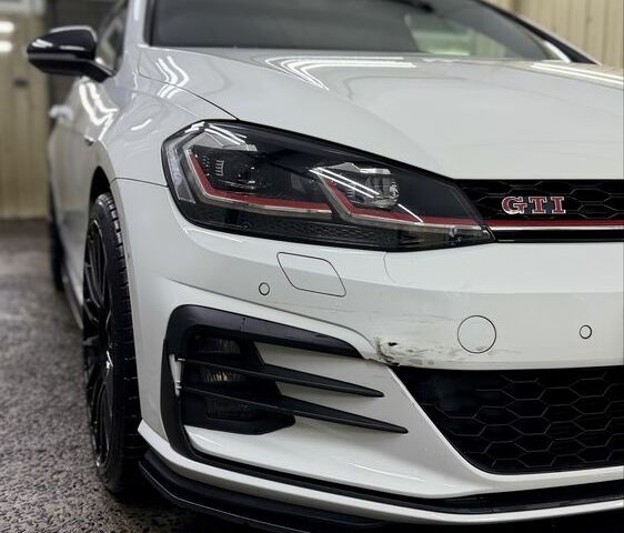 Белый Фольксваген Гольф, объемом двигателя 2 л и пробегом 83 тыс. км за 28200 $, фото 3 на Automoto.ua