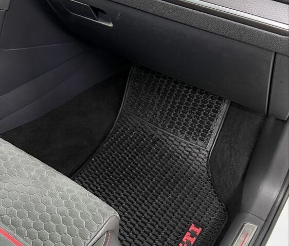 Белый Фольксваген Гольф, объемом двигателя 2 л и пробегом 83 тыс. км за 28200 $, фото 15 на Automoto.ua