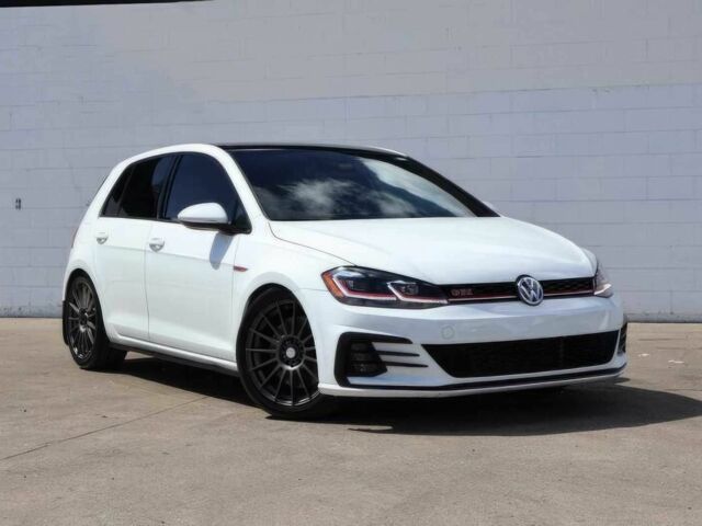 Белый Фольксваген Гольф, объемом двигателя 2 л и пробегом 42 тыс. км за 3250 $, фото 2 на Automoto.ua