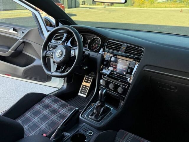 Білий Фольксваген Гольф, об'ємом двигуна 2 л та пробігом 98 тис. км за 17500 $, фото 12 на Automoto.ua