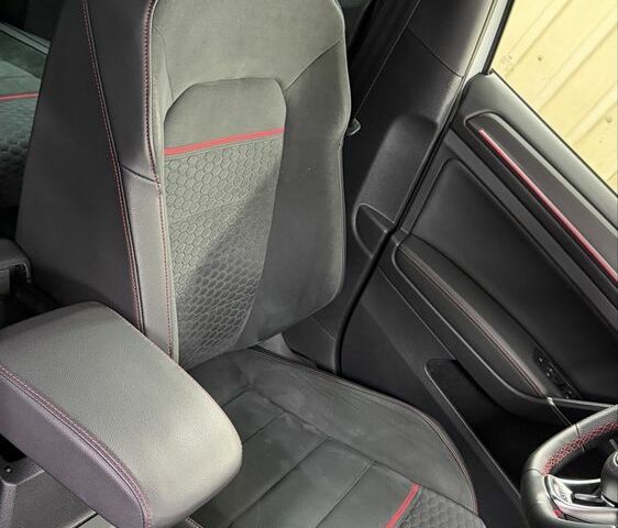 Белый Фольксваген Гольф, объемом двигателя 2 л и пробегом 83 тыс. км за 28200 $, фото 12 на Automoto.ua