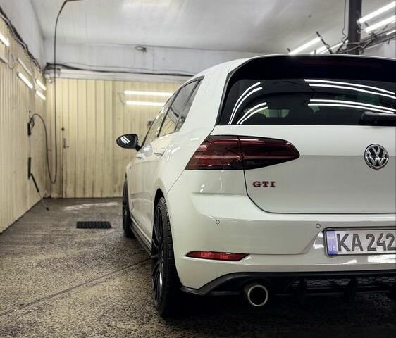 Белый Фольксваген Гольф, объемом двигателя 2 л и пробегом 83 тыс. км за 28200 $, фото 10 на Automoto.ua