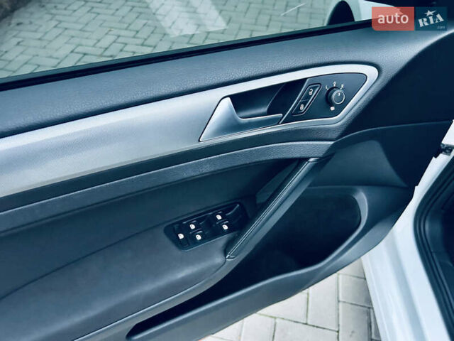 Білий Фольксваген Гольф, об'ємом двигуна 1.4 л та пробігом 87 тис. км за 16500 $, фото 12 на Automoto.ua