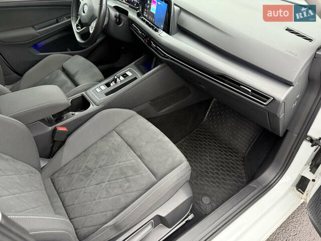 Белый Фольксваген Гольф, объемом двигателя 1.4 л и пробегом 18 тыс. км за 24950 $, фото 27 на Automoto.ua