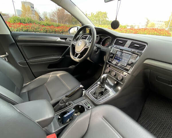 Белый Фольксваген Гольф, объемом двигателя 1.4 л и пробегом 68 тыс. км за 16200 $, фото 22 на Automoto.ua