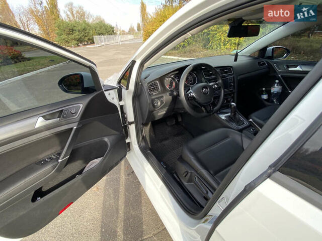 Белый Фольксваген Гольф, объемом двигателя 1.4 л и пробегом 68 тыс. км за 16200 $, фото 16 на Automoto.ua