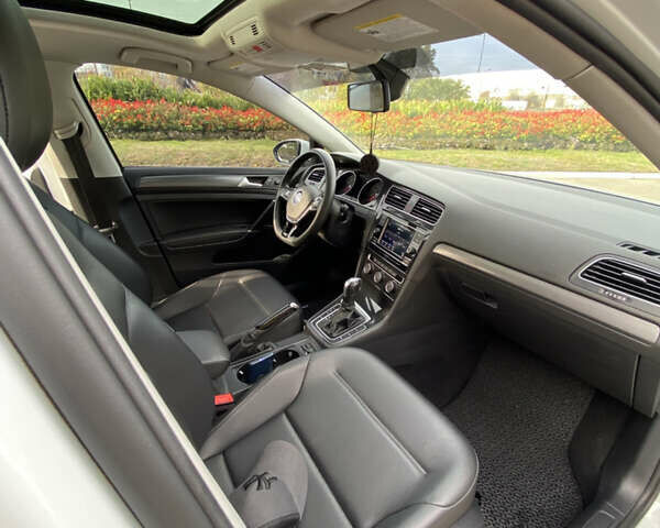 Белый Фольксваген Гольф, объемом двигателя 1.4 л и пробегом 68 тыс. км за 16200 $, фото 23 на Automoto.ua