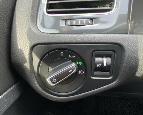 Белый Фольксваген Гольф, объемом двигателя 1.4 л и пробегом 68 тыс. км за 16200 $, фото 18 на Automoto.ua