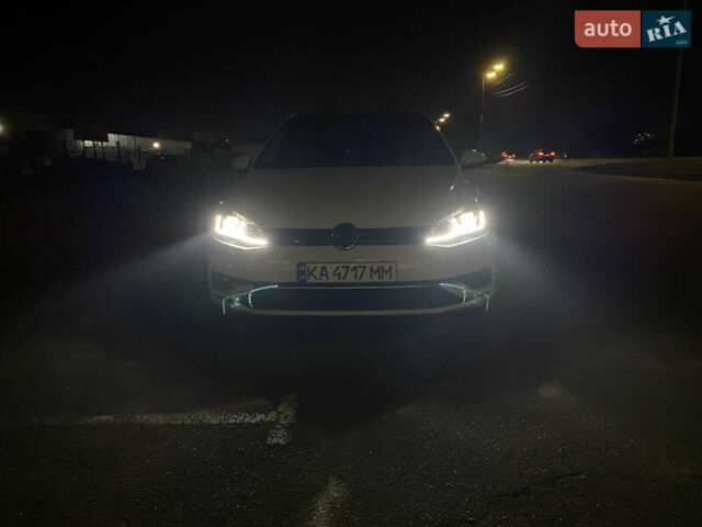 Белый Фольксваген Гольф, объемом двигателя 1.4 л и пробегом 68 тыс. км за 16200 $, фото 2 на Automoto.ua