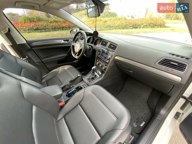 Белый Фольксваген Гольф, объемом двигателя 1.4 л и пробегом 68 тыс. км за 16200 $, фото 21 на Automoto.ua