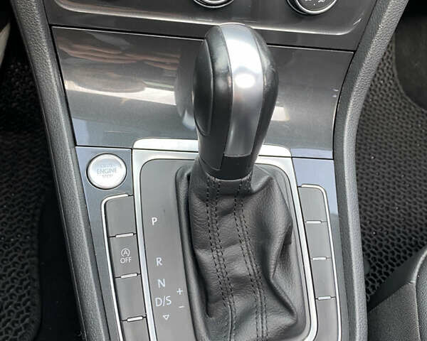 Белый Фольксваген Гольф, объемом двигателя 1.4 л и пробегом 68 тыс. км за 16200 $, фото 6 на Automoto.ua