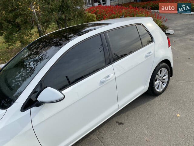 Белый Фольксваген Гольф, объемом двигателя 1.4 л и пробегом 68 тыс. км за 16200 $, фото 25 на Automoto.ua