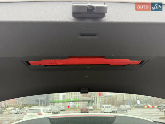 Белый Фольксваген Гольф, объемом двигателя 1.4 л и пробегом 18 тыс. км за 24950 $, фото 33 на Automoto.ua