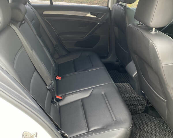 Белый Фольксваген Гольф, объемом двигателя 1.4 л и пробегом 68 тыс. км за 16200 $, фото 14 на Automoto.ua