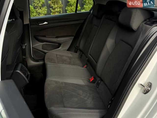 Белый Фольксваген Гольф, объемом двигателя 2 л и пробегом 34 тыс. км за 28500 $, фото 31 на Automoto.ua