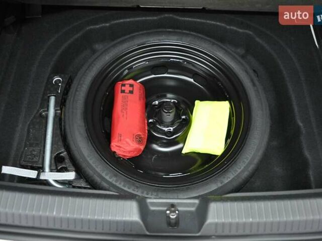 Белый Фольксваген Гольф, объемом двигателя 1.6 л и пробегом 8 тыс. км за 23000 $, фото 9 на Automoto.ua