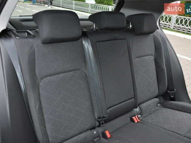 Белый Фольксваген Гольф, объемом двигателя 1.6 л и пробегом 8 тыс. км за 23000 $, фото 17 на Automoto.ua