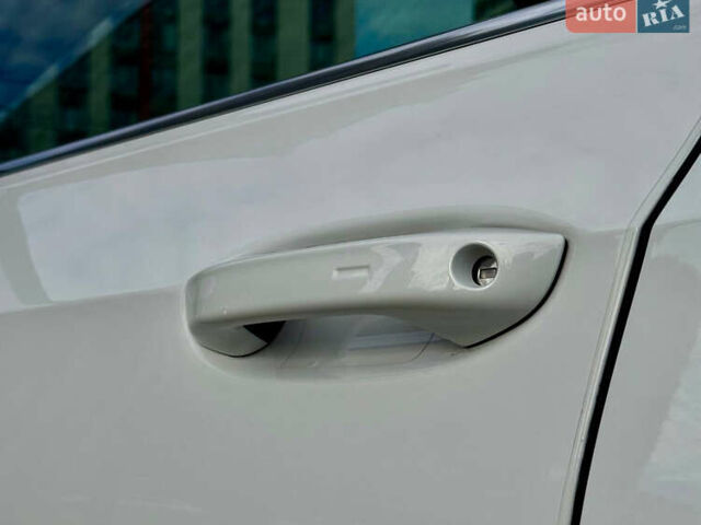 Белый Фольксваген Гольф, объемом двигателя 2 л и пробегом 34 тыс. км за 28500 $, фото 40 на Automoto.ua