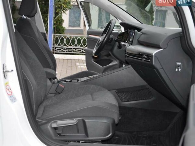 Белый Фольксваген Гольф, объемом двигателя 1.6 л и пробегом 8 тыс. км за 23000 $, фото 20 на Automoto.ua