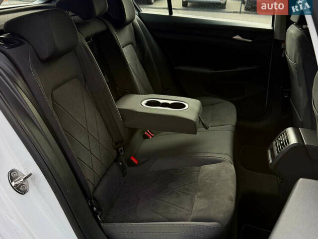 Белый Фольксваген Гольф, объемом двигателя 2 л и пробегом 34 тыс. км за 28500 $, фото 35 на Automoto.ua