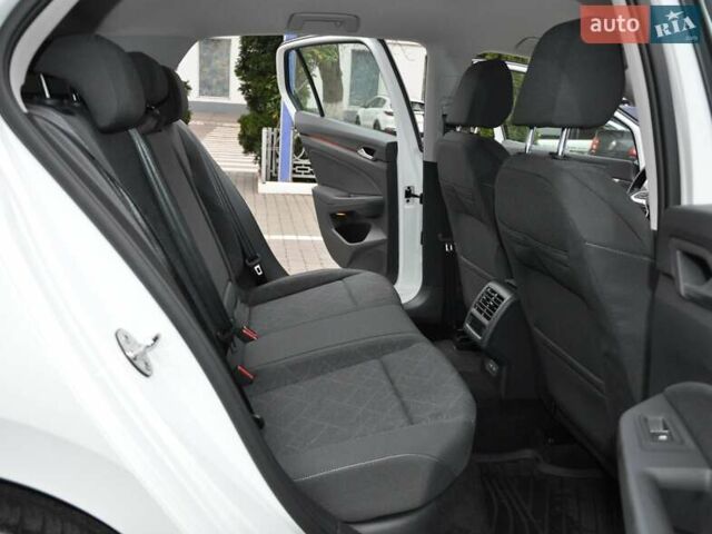 Белый Фольксваген Гольф, объемом двигателя 1.6 л и пробегом 8 тыс. км за 23000 $, фото 18 на Automoto.ua