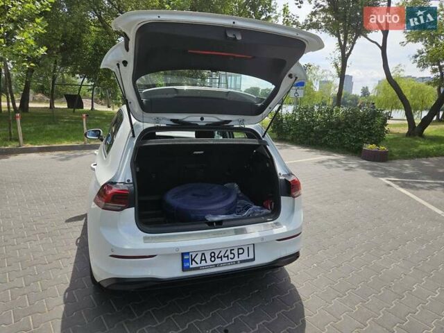 Білий Фольксваген Гольф, об'ємом двигуна 1.6 л та пробігом 92 тис. км за 22300 $, фото 7 на Automoto.ua