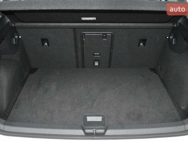 Белый Фольксваген Гольф, объемом двигателя 1.6 л и пробегом 8 тыс. км за 23000 $, фото 5 на Automoto.ua