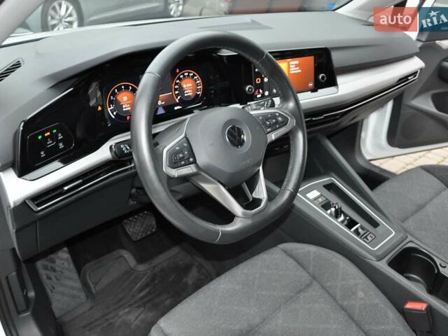 Белый Фольксваген Гольф, объемом двигателя 1.6 л и пробегом 8 тыс. км за 23000 $, фото 24 на Automoto.ua