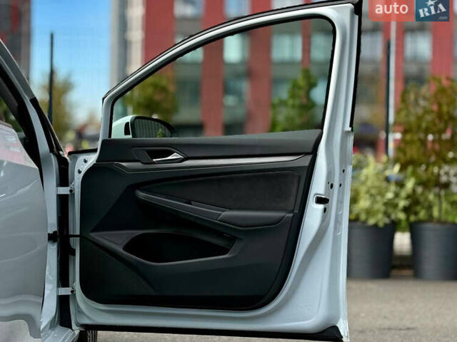 Белый Фольксваген Гольф, объемом двигателя 2 л и пробегом 34 тыс. км за 28500 $, фото 38 на Automoto.ua