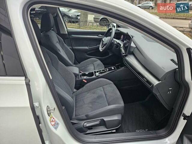 Белый Фольксваген Гольф, объемом двигателя 1.4 л и пробегом 13 тыс. км за 30890 $, фото 32 на Automoto.ua