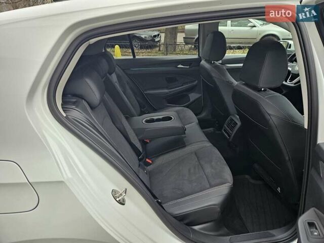 Белый Фольксваген Гольф, объемом двигателя 1.4 л и пробегом 13 тыс. км за 30890 $, фото 30 на Automoto.ua