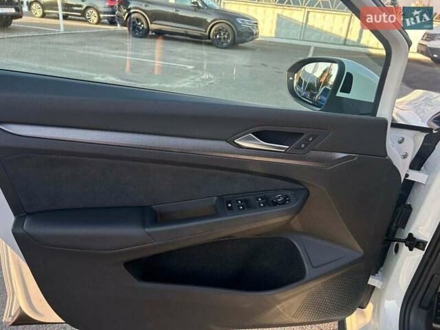 Белый Фольксваген Гольф, объемом двигателя 1.4 л и пробегом 13 тыс. км за 31000 $, фото 13 на Automoto.ua