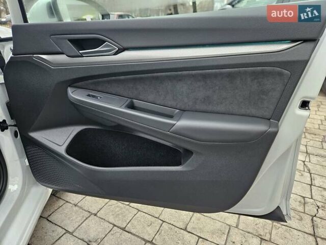 Белый Фольксваген Гольф, объемом двигателя 1.4 л и пробегом 13 тыс. км за 30890 $, фото 31 на Automoto.ua