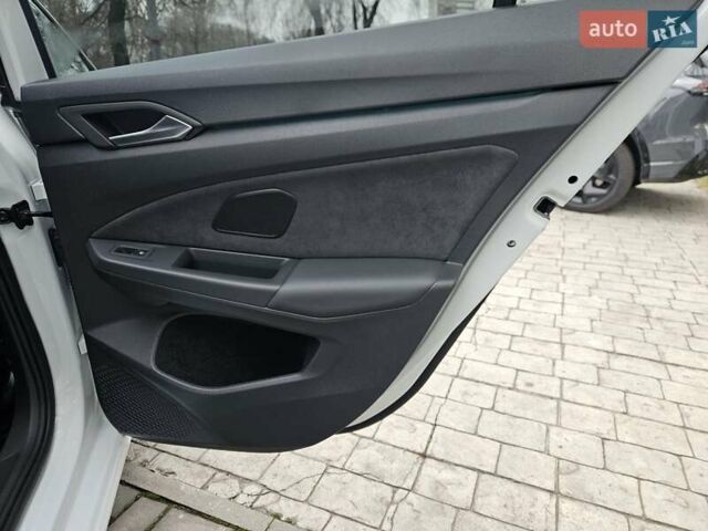 Белый Фольксваген Гольф, объемом двигателя 1.4 л и пробегом 13 тыс. км за 30890 $, фото 28 на Automoto.ua