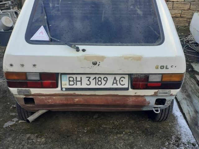 Белый Фольксваген Гольф, объемом двигателя 1.6 л и пробегом 346 тыс. км за 1100 $, фото 1 на Automoto.ua